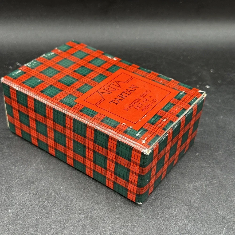 Arita Tartan Plaid Christmas Napkin Rings Set 4 Of‎  W/ Box Red Green Holiday